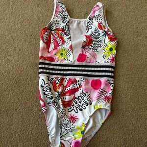 Sylvia P leo-size adult small